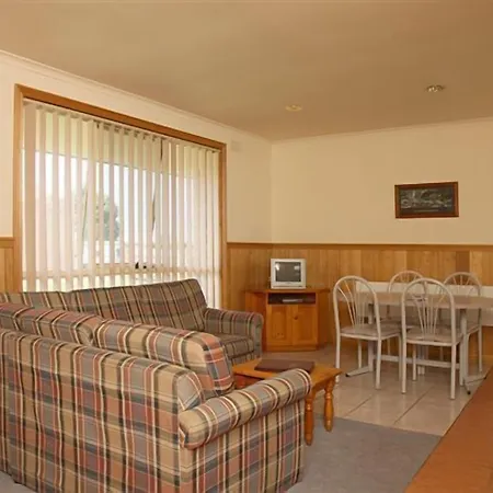 Apollo Bay Backpackers Lodge-3